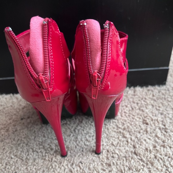 Red open toe caged heels - Picture 3 of 6